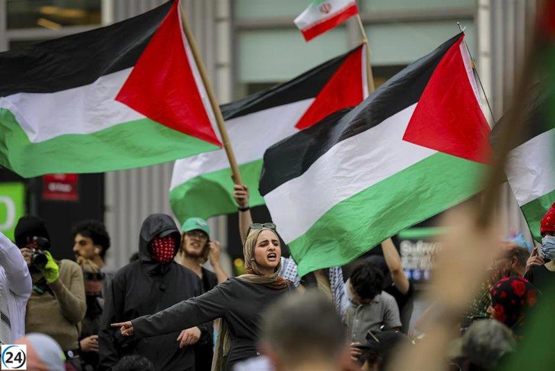 Estudiantes de Columbia enfrentan sanciones tras protesta pacífica en apoyo a Palestina en la biblioteca.