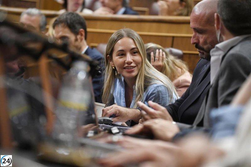 Noelia Núñez renuncia al PP tras controversia sobre sus estudios y ofrece disculpas.