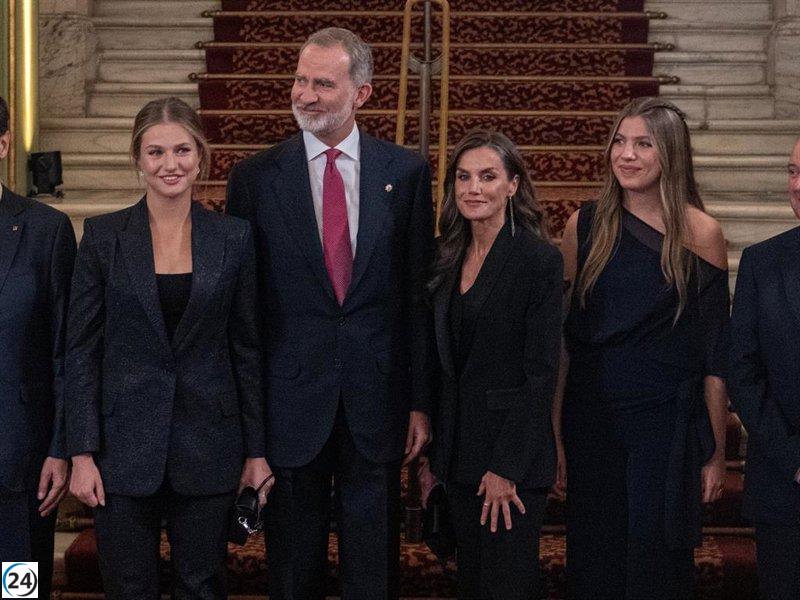Reina Letizia y sus hijas deslumbran con moda en los Premios Princesa de Girona 2025.