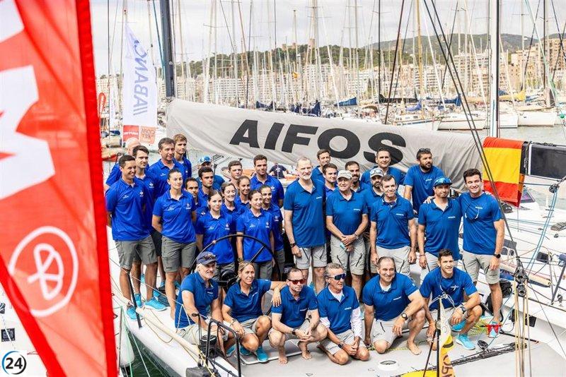 Felipe VI lidera el Aifos en el arranque de la Copa del Rey MAPFRE de vela en Palma.