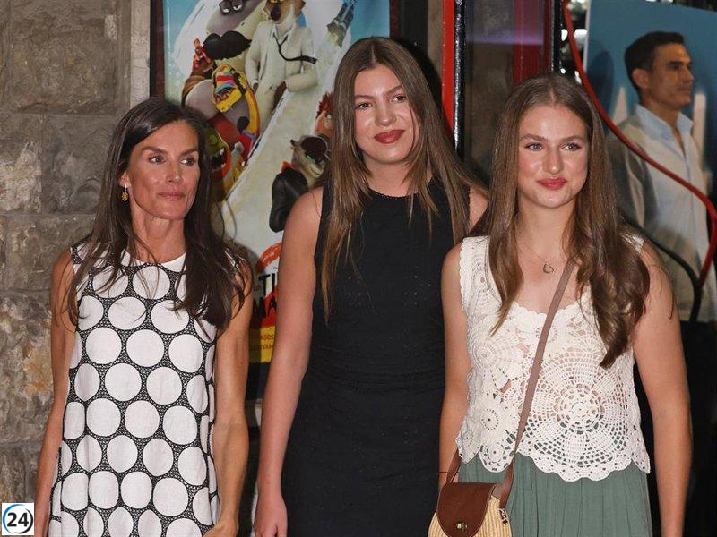 Reina Letizia y sus hijas disfrutan de un día de cine en Mallorca, marcado por la ausencia de doña Sofía.