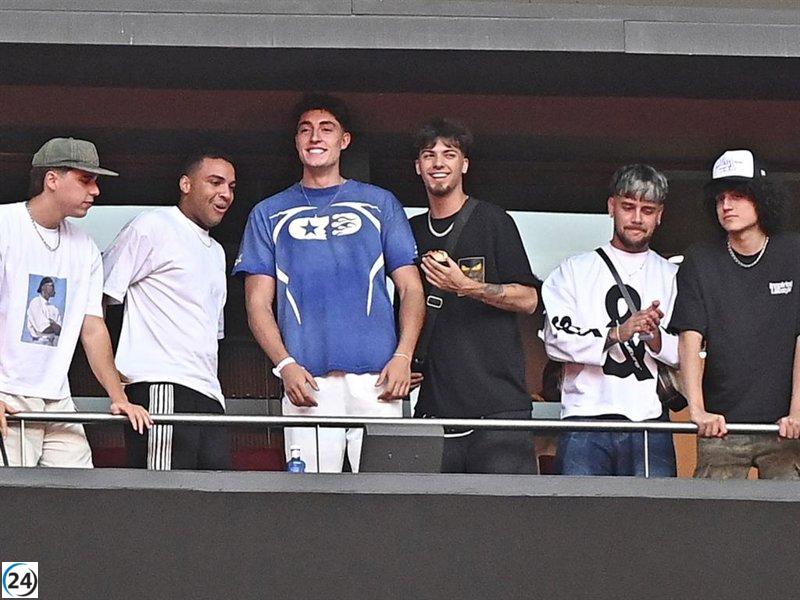 Plex celebra la victoria de Aitana en el Metropolitano junto a sus amigos.