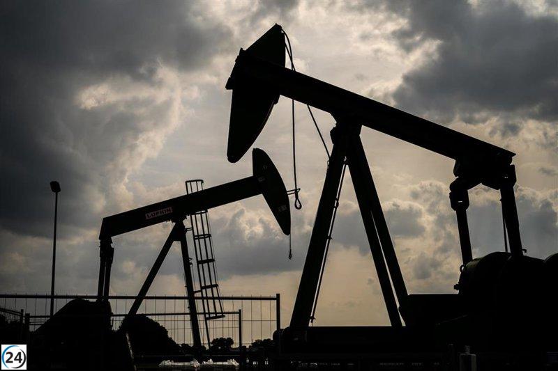 El petróleo cae por debajo de 70 dólares tras cambios anticipados de la OPEP+.