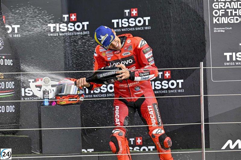 Marc Márquez conquista la milésima victoria en MotoGP y celebra su sexto doblete seguido.