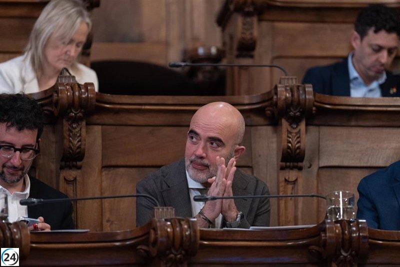 Sirera (PP) exige a Collboni mejorar las condiciones laborales de los socorristas barceloneses.