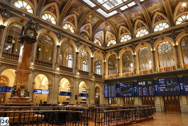 El Ibex 35 retrocede cerca del 1%, cayendo a 15.100 puntos, en espera de noticias de Trump y la Reserva Federal.