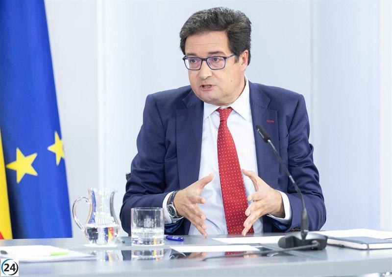 Gobierno está dispuesto a evaluar la colaboración en incendios, mientras señala a Feijóo por encender conflictos entre sus líderes.