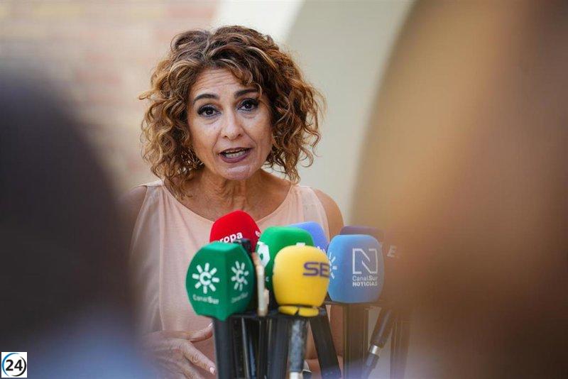 Montero se opone a aumentar el gasto en defensa al 2% en 2026 para proteger el Estado del bienestar.