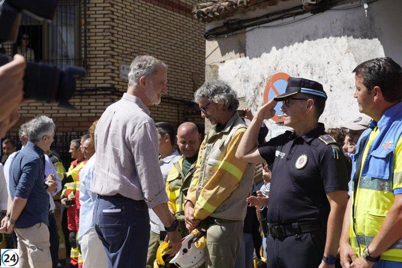 El Rey se reunirá este martes con representantes del equipo que combate los incendios forestales.