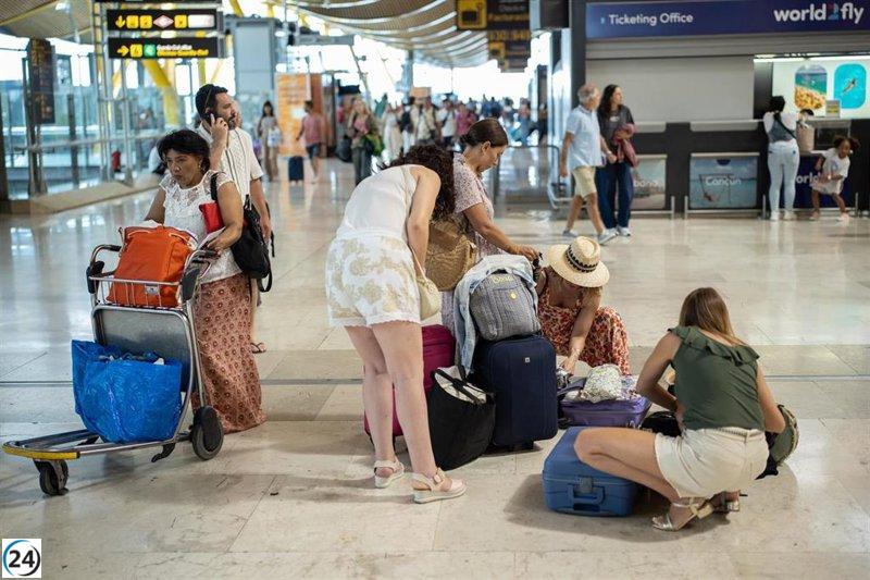 Aena confirma la normalización de controles en Barajas mientras Trablisa alerta sobre una huelga de celo.