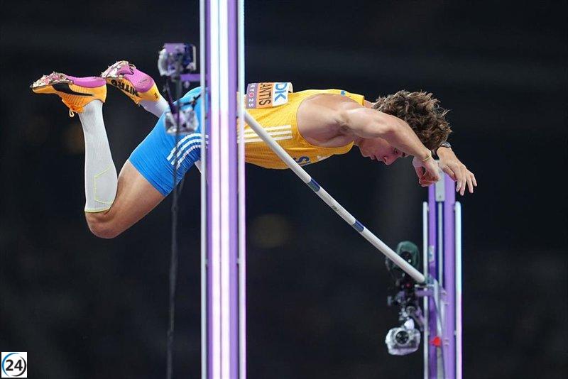 Duplantis conquista el oro en pértiga y establece un nuevo récord mundial en Tokio.