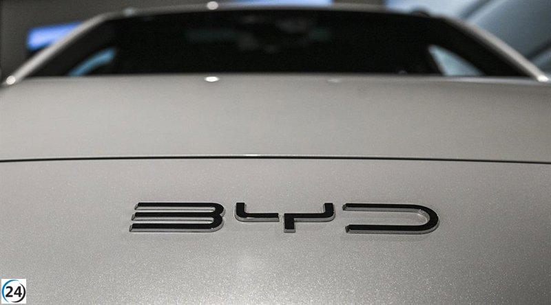 Acciones de BYD se desploman un 3% tras la desinversión total de Warren Buffet en la empresa.