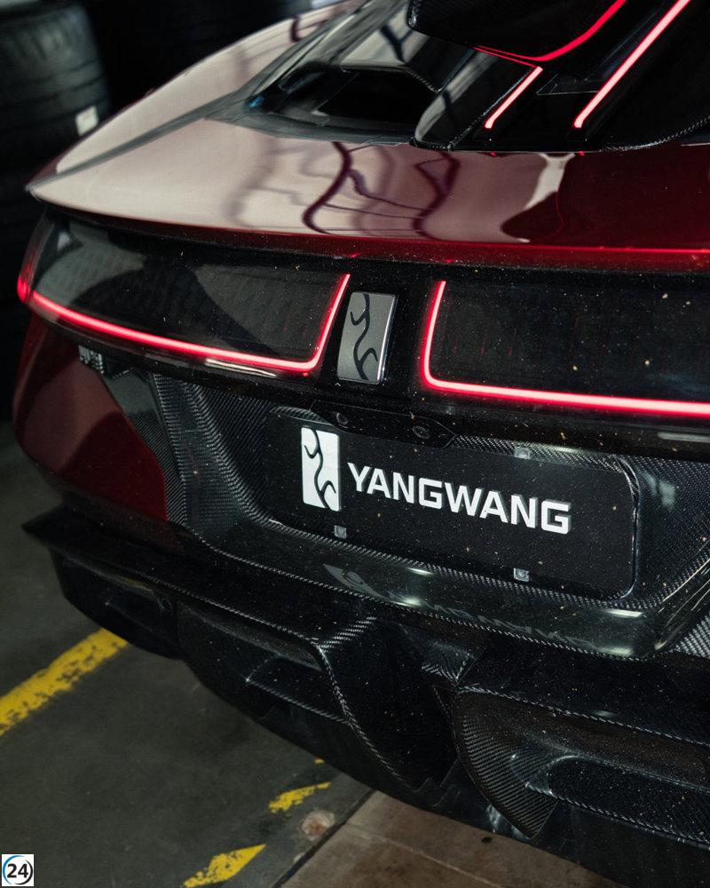 El Yangwang U9 Xtreme alcanza un hito histórico al superar los 500 km/h, convirtiéndose en el vehículo más veloz del planeta.