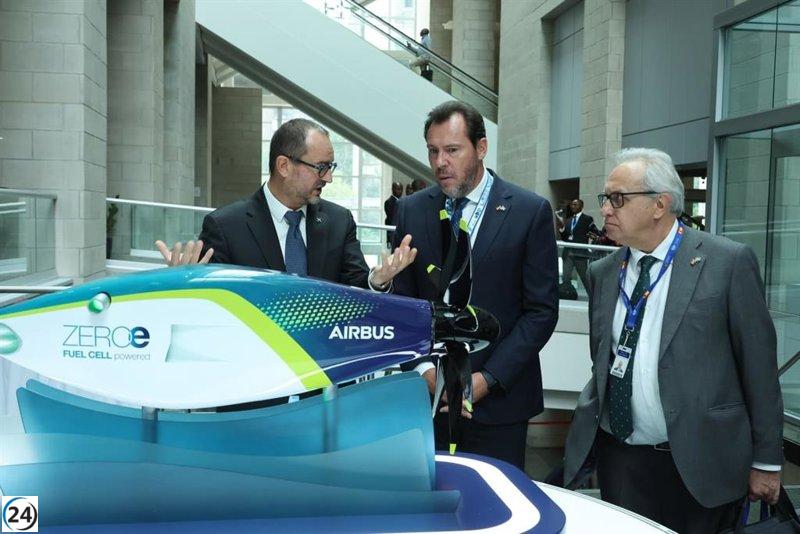 Óscar Puente recorre las instalaciones de Airbus en Canadá.