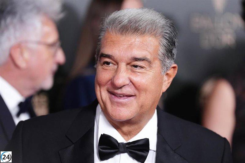 Laporta celebra los reconocimientos del Barça en la gala del Balón de Oro: 