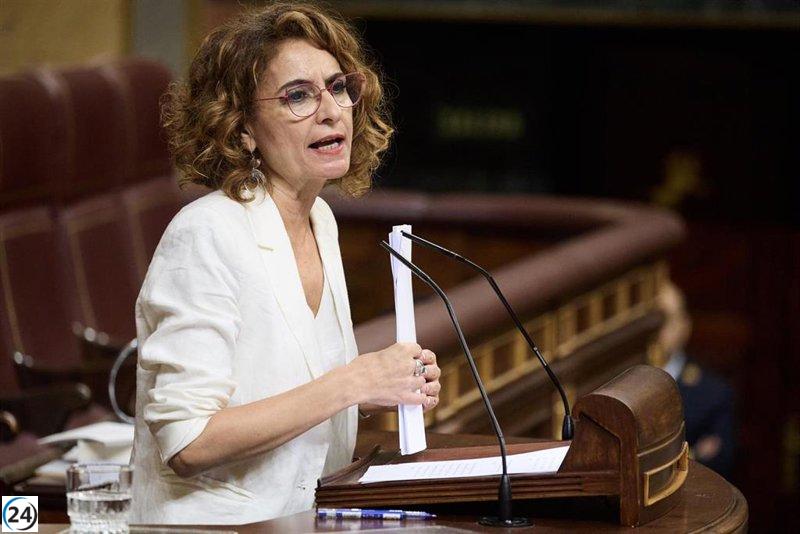 Montero defiende firmemente a su jefe de gabinete ante las acusaciones del PP de vincularlo a una