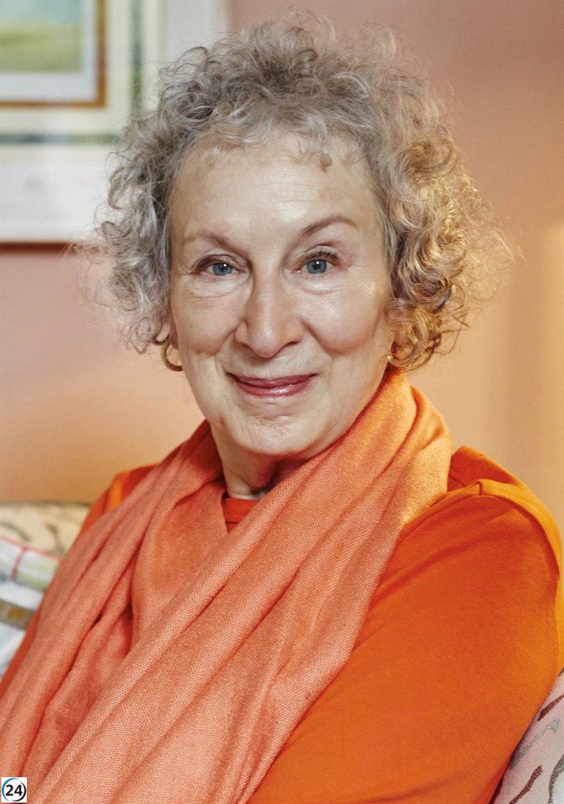 Margaret Atwood recibe el Premio Joan Margarit de Poesía en su tercera edición por su destacada obra poética.