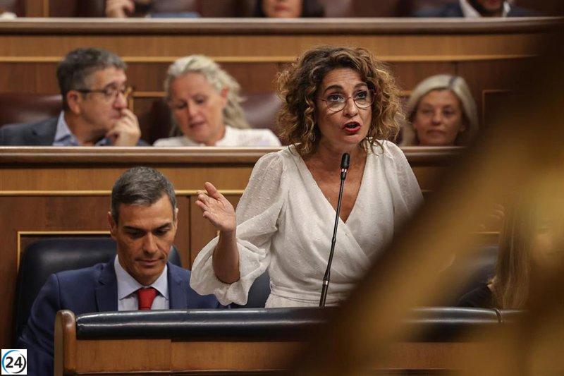 Montero sugiere a Vox consultar fuentes oficiales en lugar de tabloides para entender la economía.
