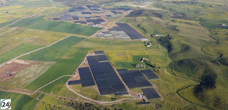 Endesa vende a Masdar casi la mitad de su cartera solar de 446 MW por 184 millones de euros.