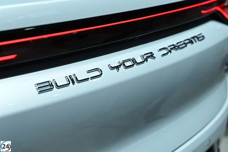 BYD desplaza a Tesla en ventas globales de vehículos eléctricos, superando por cerca de 390,000 unidades hasta septiembre.