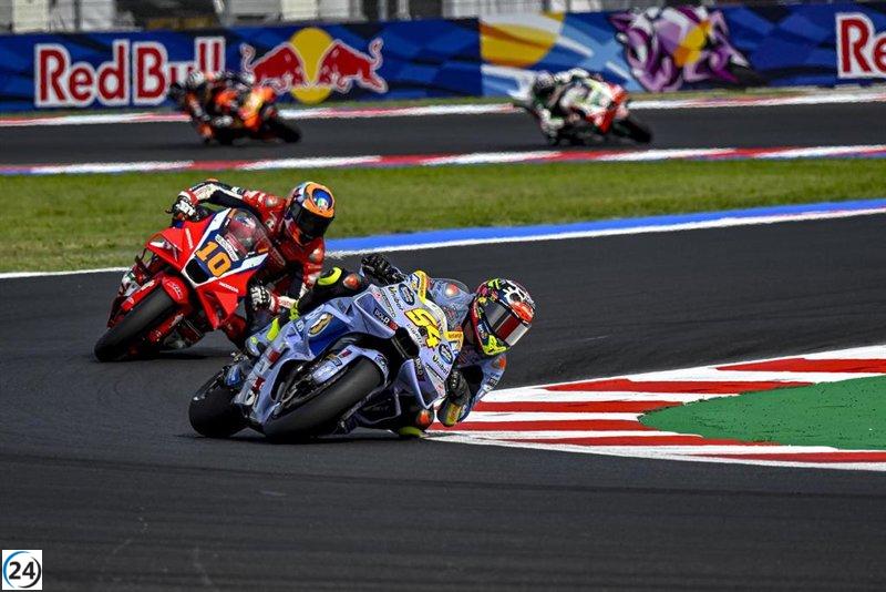 Bezzecchi arrebata el triunfo a Aldeguer en la carrera sprint; Márquez culmina en séptima posición.