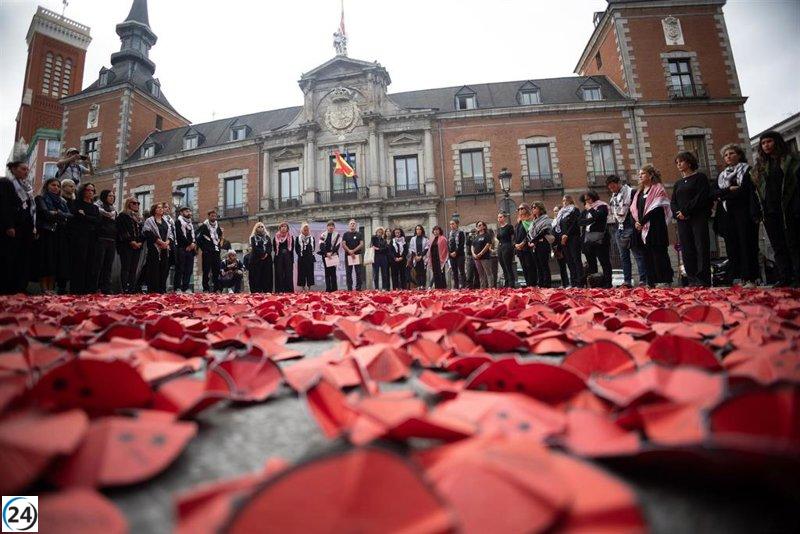 CEAR llena Madrid de amapolas en homenaje a las víctimas de Gaza y clama por justicia ante el 