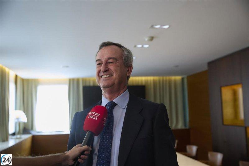 González-Bueno critica a David Martínez por no informar al consejo del Sabadell sobre negociaciones con BBVA.