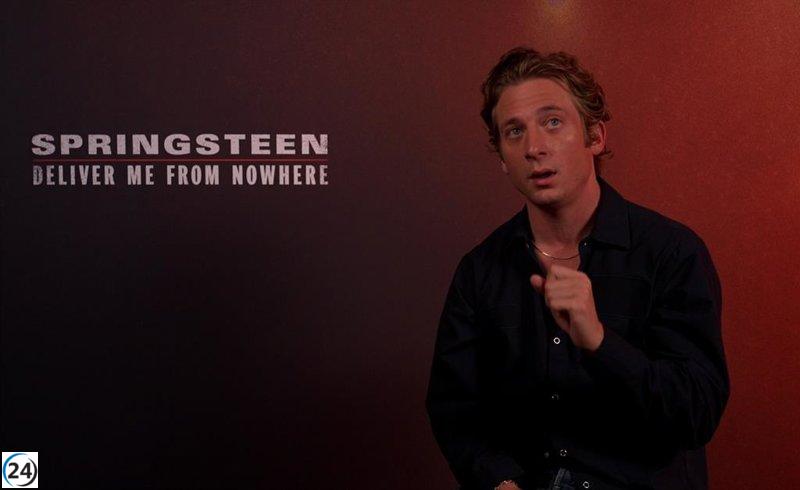Jeremy Allen White elogia el valor de Bruce Springsteen al abrirse a compartir esta narrativa.