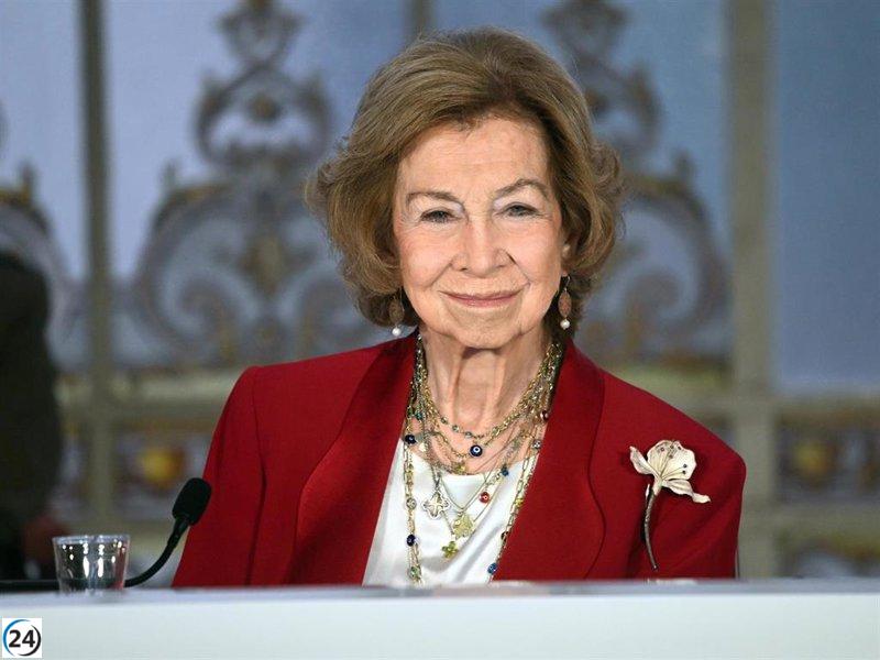 La Reina Sofía brilla en su regreso a la esfera pública con la Infanta Elena y Alicia Koplowitz.