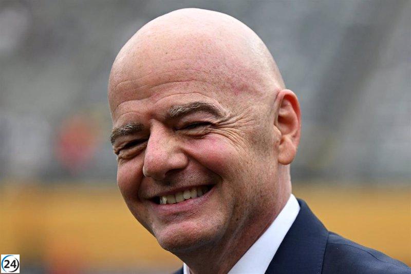 Infantino advierte sobre los peligros de disputar ligas nacionales fuera del país.