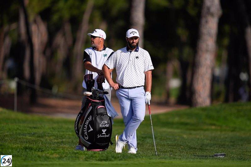 Rahm enfrenta al viento en su debut en el Open de España.