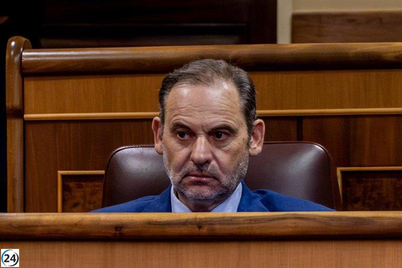 Ábalos hizo una broma sobre deducciones fiscales, sugiriendo donaciones a personas necesitadas.