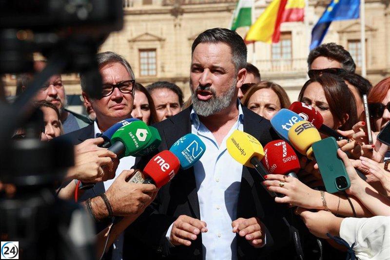 Abascal insta a Moreno a renunciar y llamar a elecciones, pidiendo el apoyo andaluz para que Vox obtenga la mayoría.