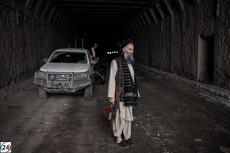 Pakistán reporta la muerte de 23 soldados y 29 heridos tras un asalto talibán en la frontera.