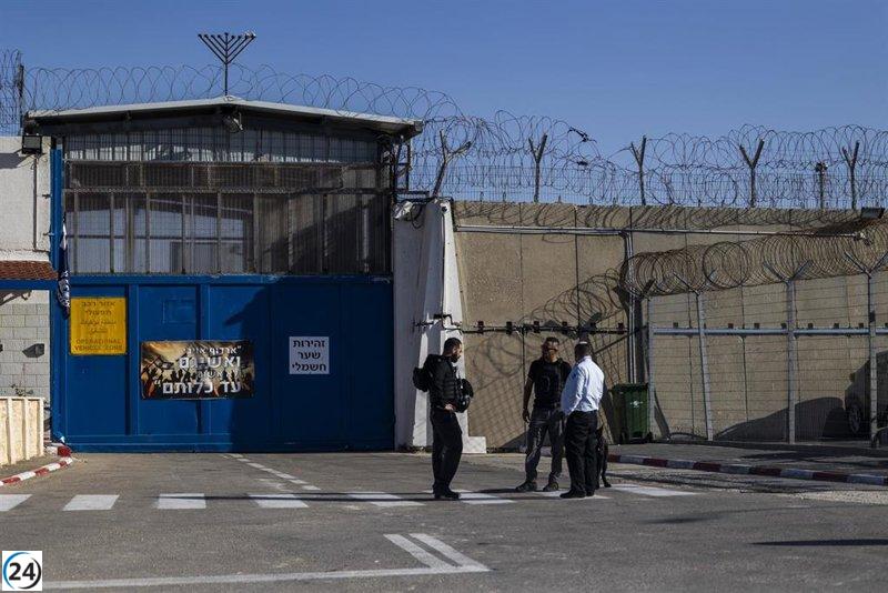 Los primeros prisioneros palestinos regresan a Gaza tras intercambio de rehenes con Israel.