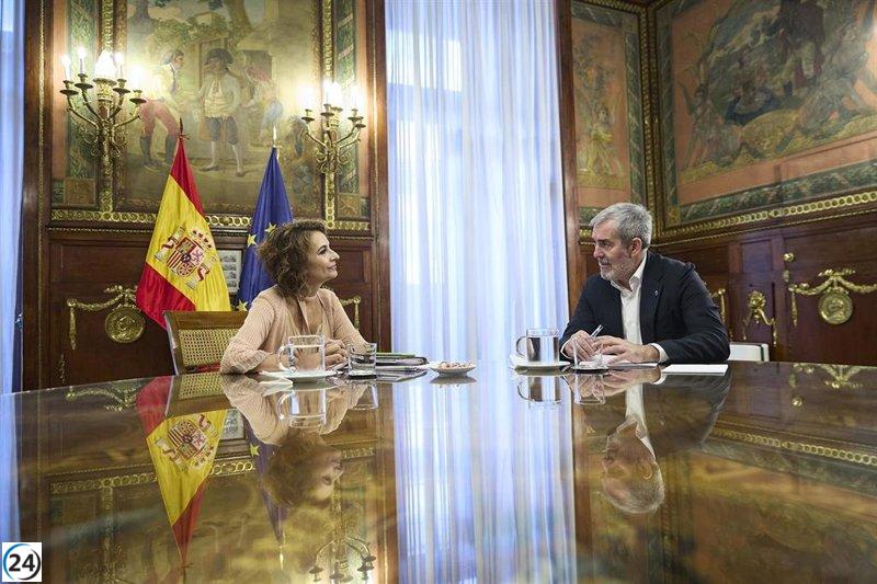 Clavijo y Montero pactan liberar 400 millones para inmigración y la rehabilitación de La Palma antes de fin de año.
