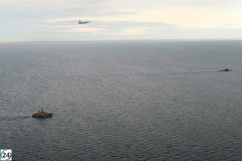 Submarino ruso bajo la mirada atenta de las Fuerzas Armadas de Suecia en el Báltico.