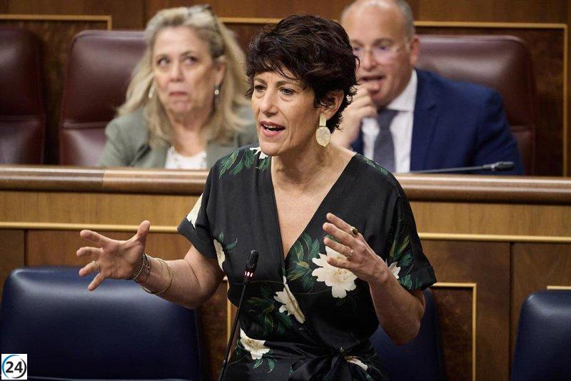 Elma Saiz aboga por la calma mientras propone aumentar la cuota de autónomos, destacando que la discusión sigue abierta.