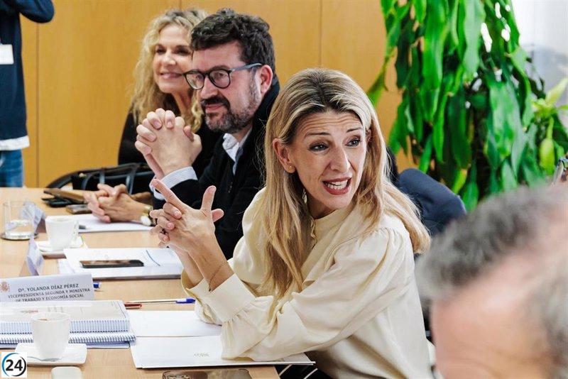 Ministro de Trabajo se encuentra con sindicatos y empresarios para abordar la reforma del despido en España.