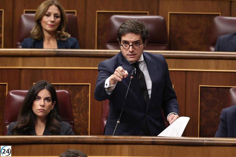 Vox sugiere al Congreso frenar la aprobación de energías renovables y destituir a Beatriz Corredor de Red Eléctrica.