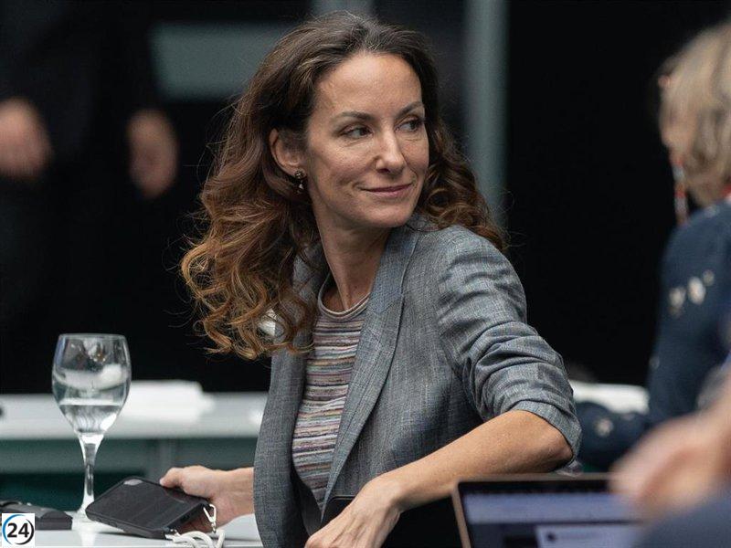 Telma Ortiz brilla en su regreso a los focos, evocando el estilo de la Reina Letizia.