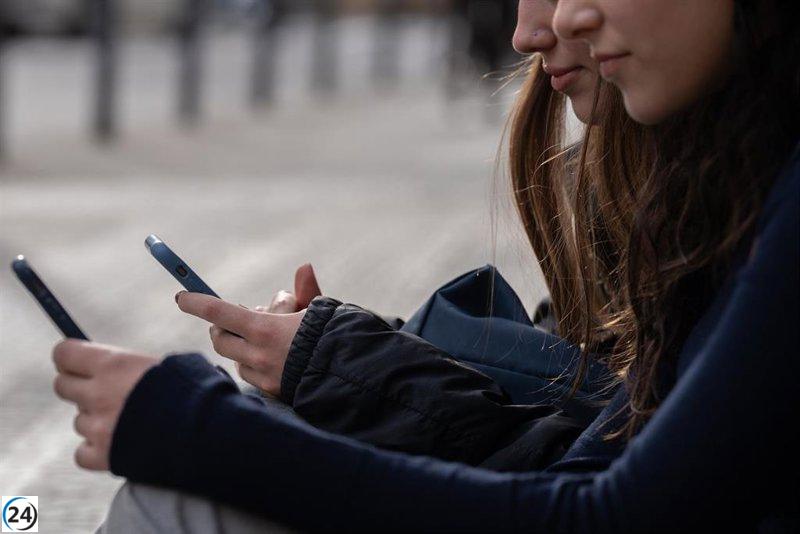 La mayoría de los jóvenes prioriza el costo en sus compras, mientras que muchos padres piensan que sus hijos compran sin reflexionar.
