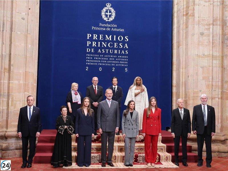 La Familia Real se reúne con Serena Williams y otros galardonados en la entrega del Premio Princesa de Asturias.
