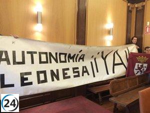 Un libro aborda el modelo autonómico y revela la exclusión de identidades como la ruralidad y el regionalismo leonés.