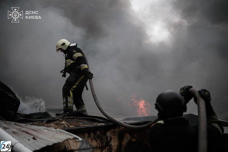 Ucrania reporta bombardeo ruso en Kiev que deja dos muertos y nueve heridos.