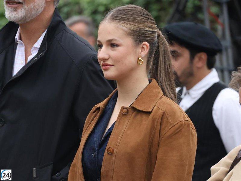 La Princesa Leonor deslumbra con un look denim y chaqueta de ante en su visita al Pueblo Ejemplar.