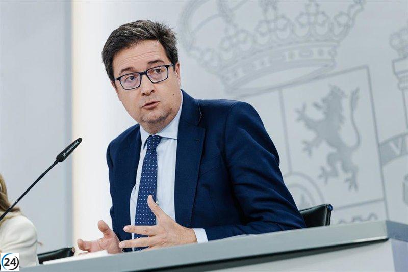 Óscar López alerta a Junts sobre la elección entre una España obsoleta y una España del futuro.