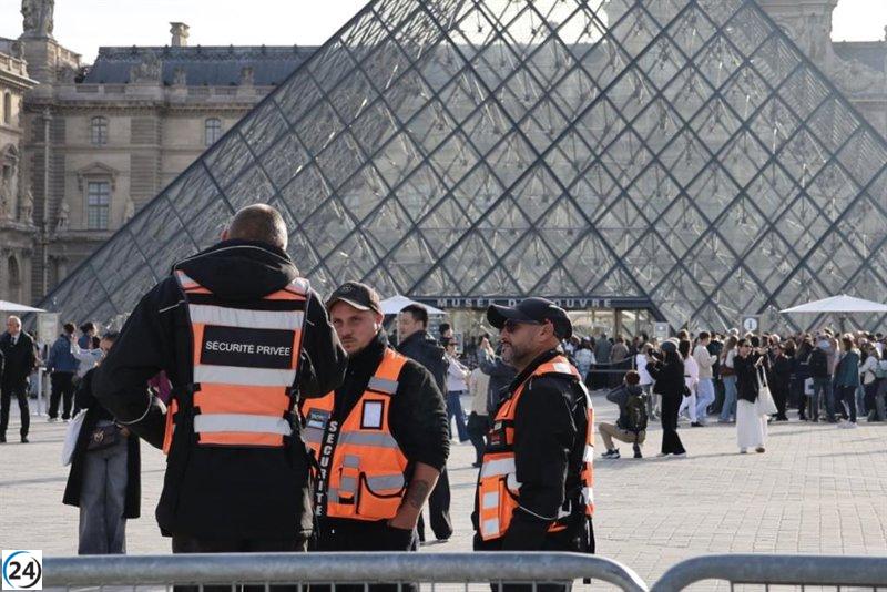 Detenidos dos sospechosos de robo en el Museo del Louvre por la policía francesa.