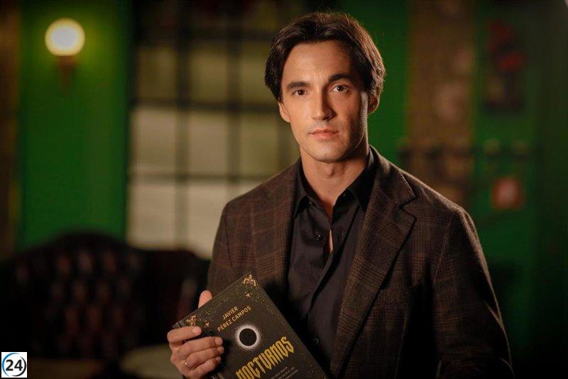 Javier Pérez presenta 'Nocturnos': dos décadas de relatos investigados bajo el manto de la oscuridad.