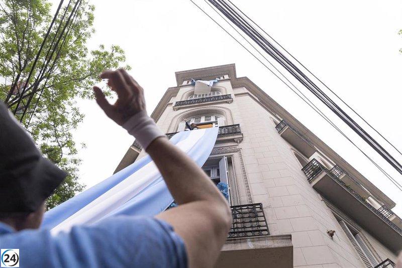 Comienzan las votaciones en unas decisivas elecciones legislativas en Argentina.